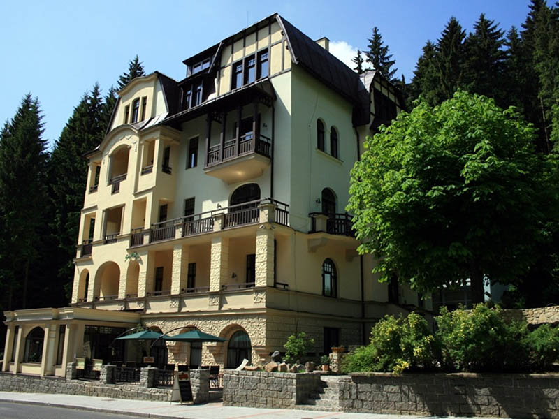 Exterier hotel ST. Moritz